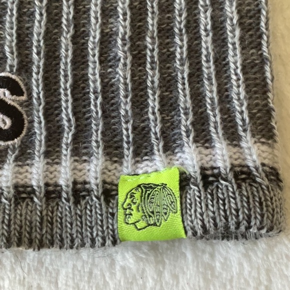 Reebok Gray Chicago Blackhawks Beanie NHL - Picture 2 of 4